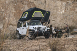 Roof top tent jeep