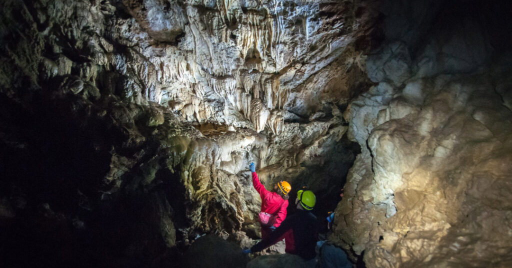 Horne-lake-caves-3