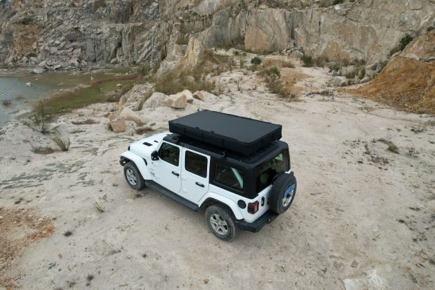 Roof tent for jeep