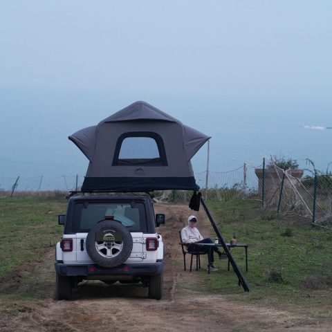 Roof tent for jeep