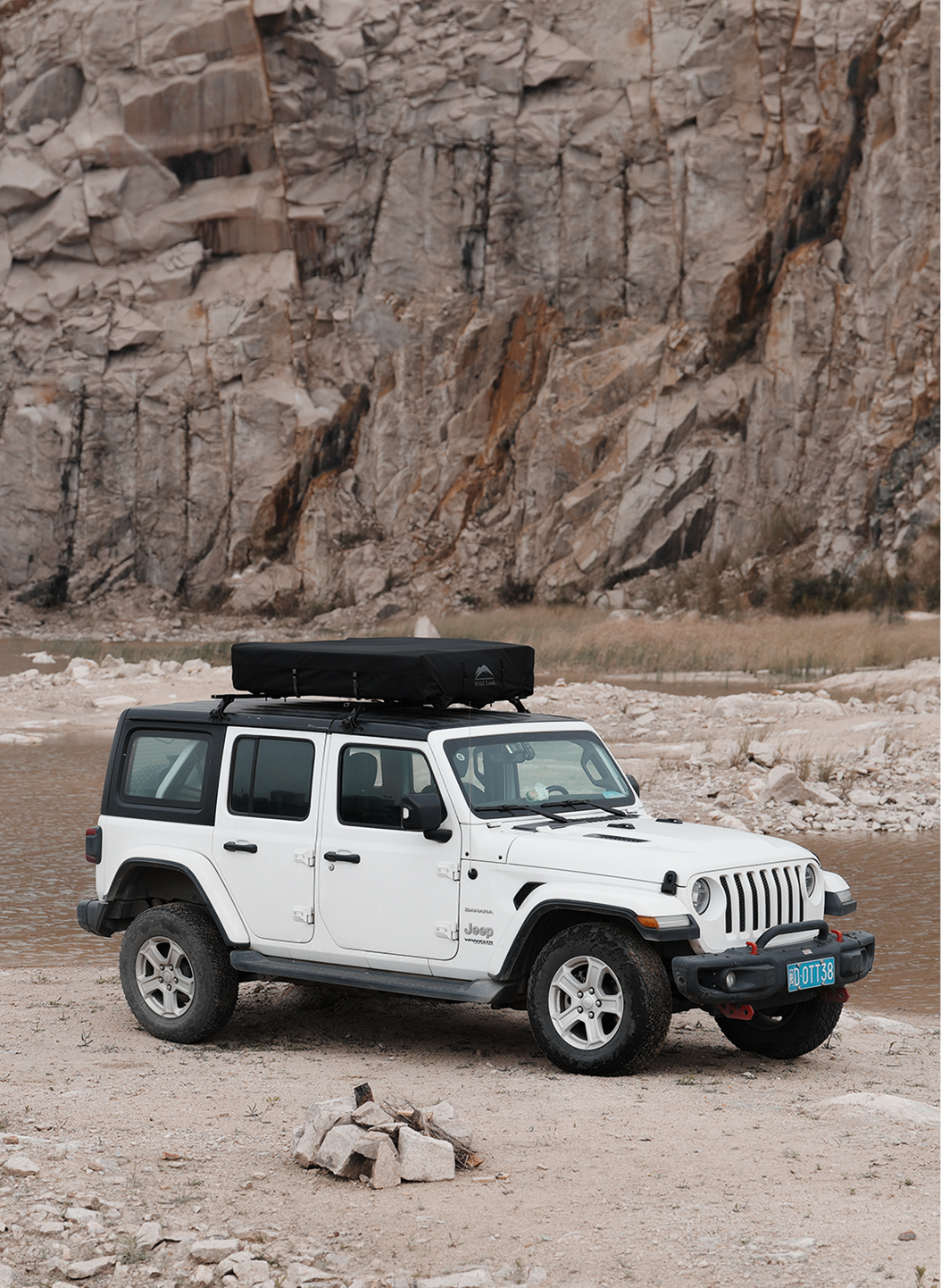 Roof tent for jeep