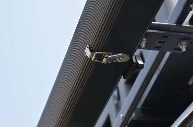 Awning hinge