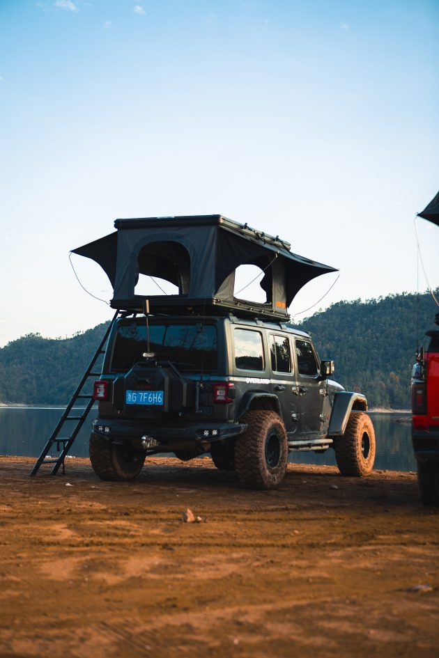 aluminum-pop-up-hard-shell-rooftop-tent