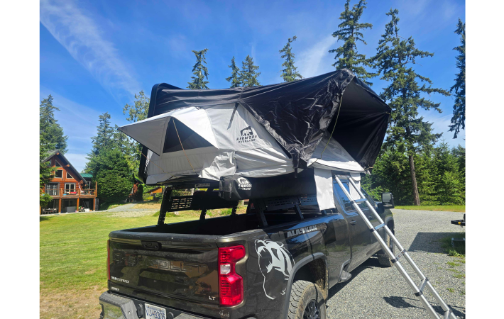 Outland XL™ ABS hard shell rooftop tent mounted on an SUV, featuring a spacious elevated sleeping platform with a durable weatherproof shell, telescopic ladder, and four-season camping design for families and overlanding adventures.
