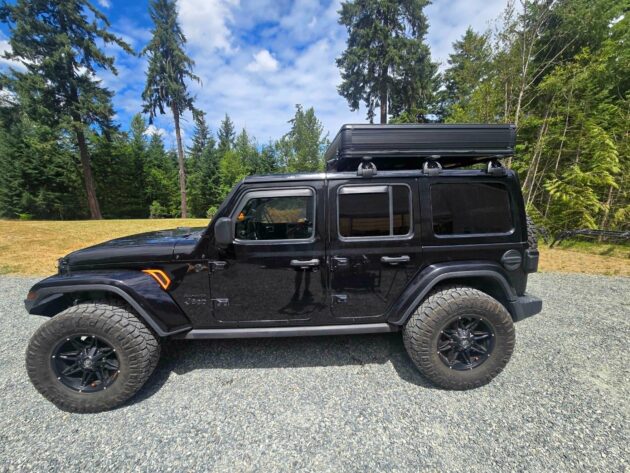 JE8A7M6IOutland Compact Hard Shell Rooftop Tent 2–3 Person