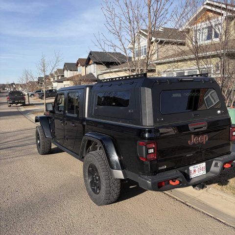 Premium aluminum gullwing truck canopy for Jeep Gladiator 2021+ in matte black, designed for overlanding, secure storage, rooftop tent mounting, and all-season Canadian conditions.