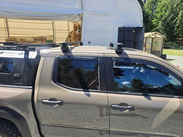ApexMount™ Series Cross Bars Mounts to Bare Vehicle Roof