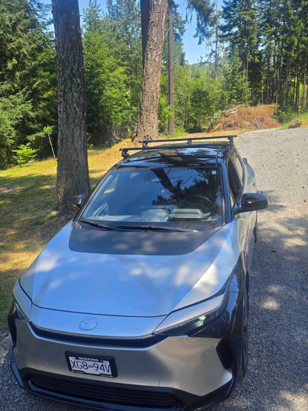 ApexMount™ Series Cross Bars Mounts to Bare Vehicle Roof