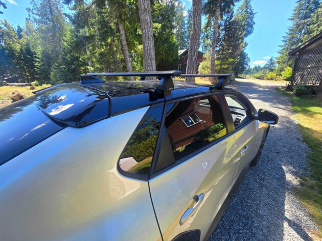 ApexMount™ Series Cross Bars Mounts to Bare Vehicle Roof